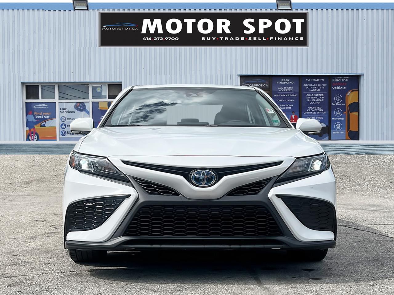 2022 Toyota Camry HYBRID SE - Photo #2