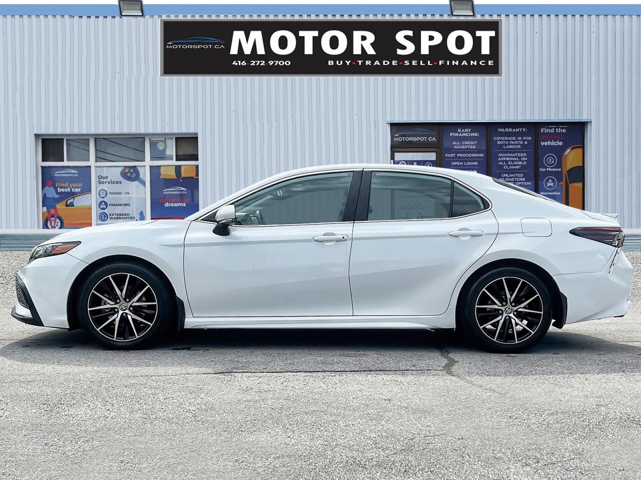 2022 Toyota Camry HYBRID SE - Photo #3