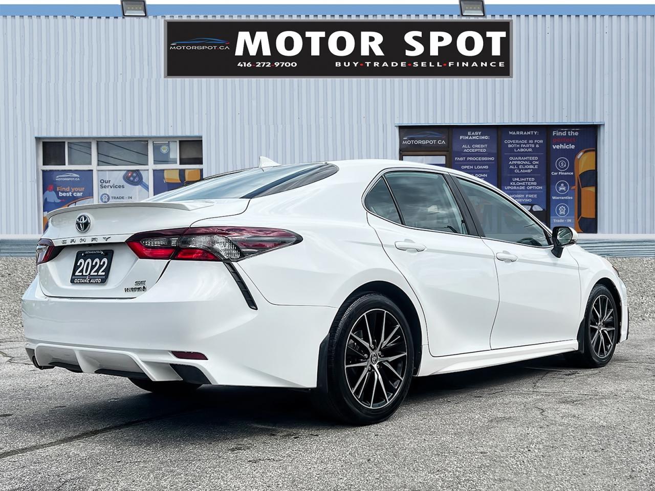 2022 Toyota Camry HYBRID SE - Photo #5