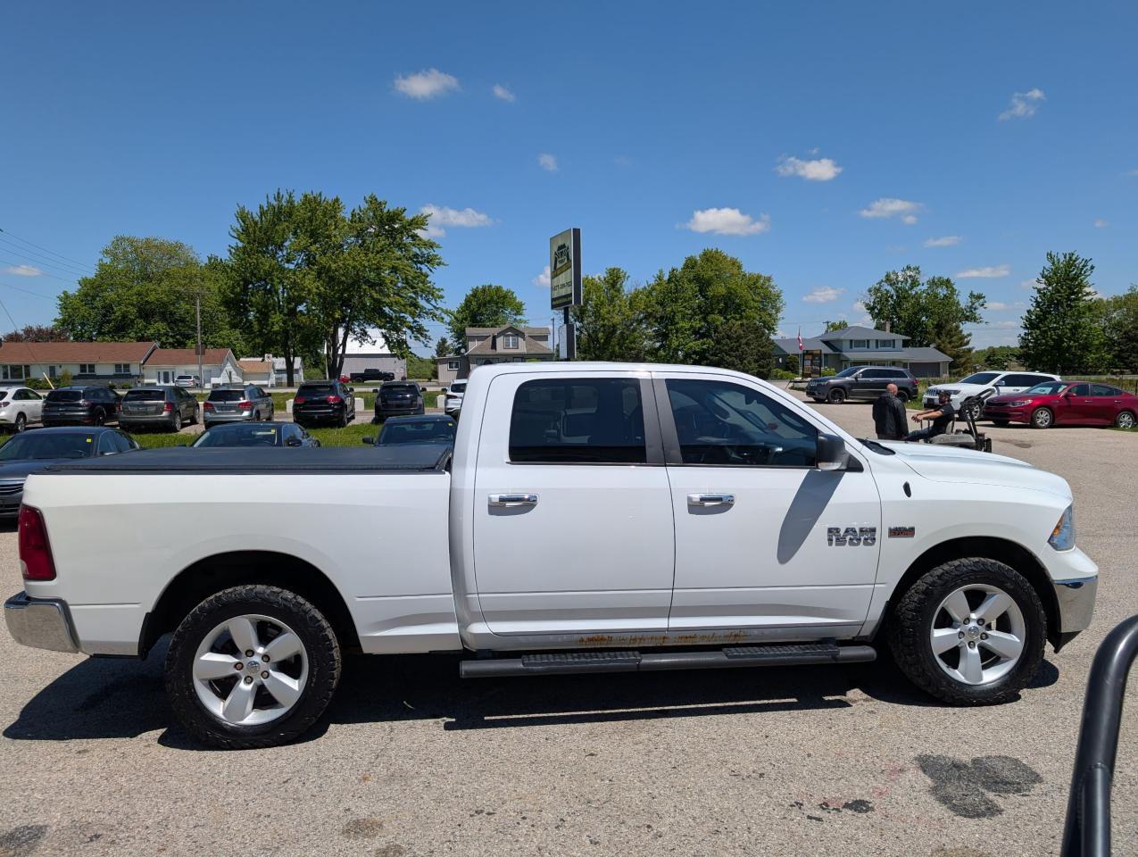 2017 RAM 1500 4WD CREW CAB 149 SLT Photo4