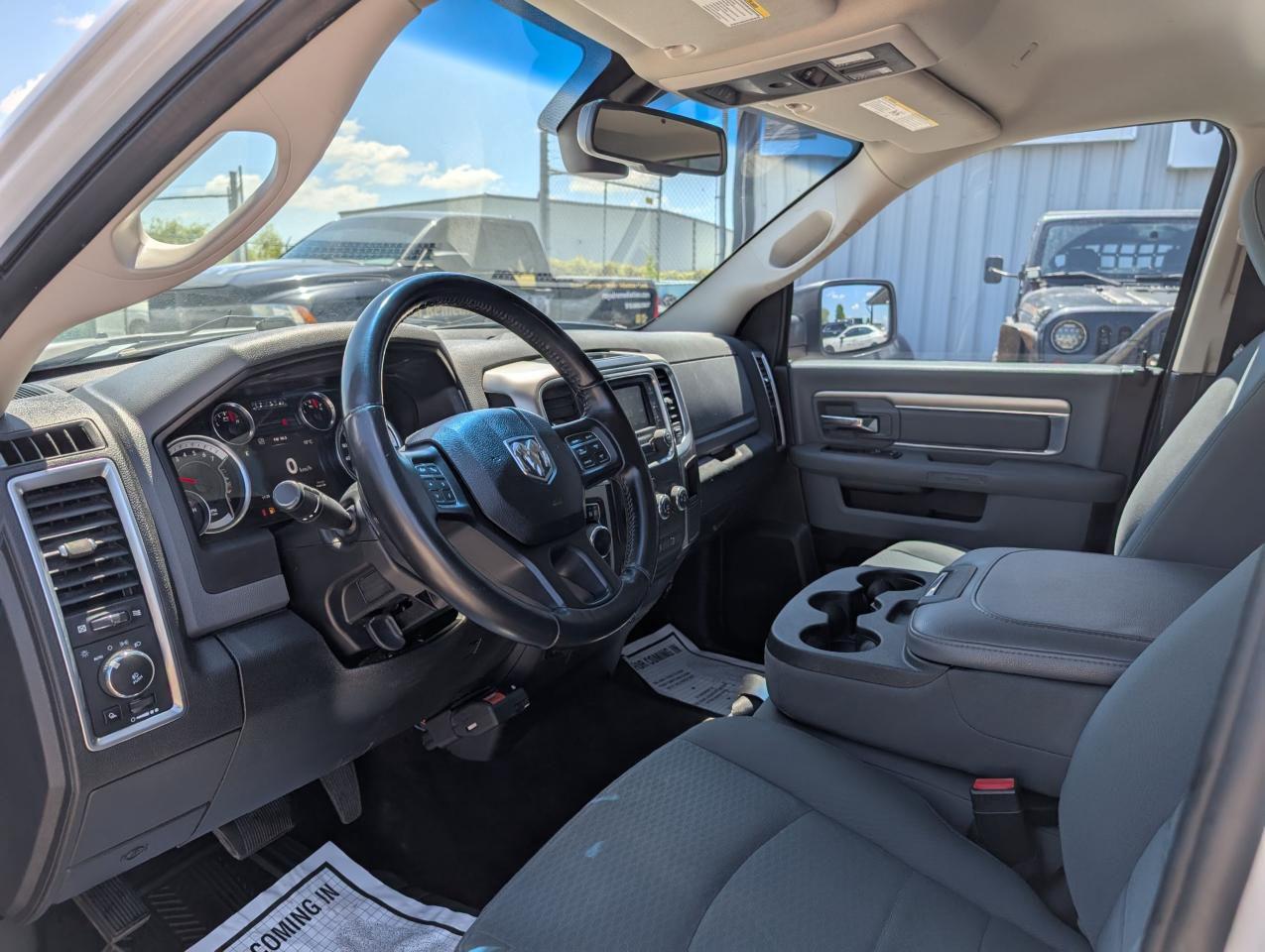 2017 RAM 1500 4WD CREW CAB 149 SLT Photo