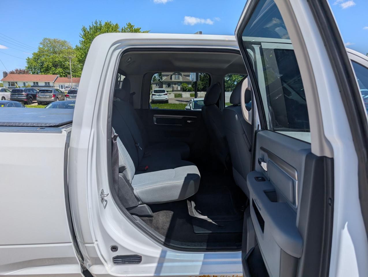 2017 RAM 1500 4WD CREW CAB 149 SLT Photo