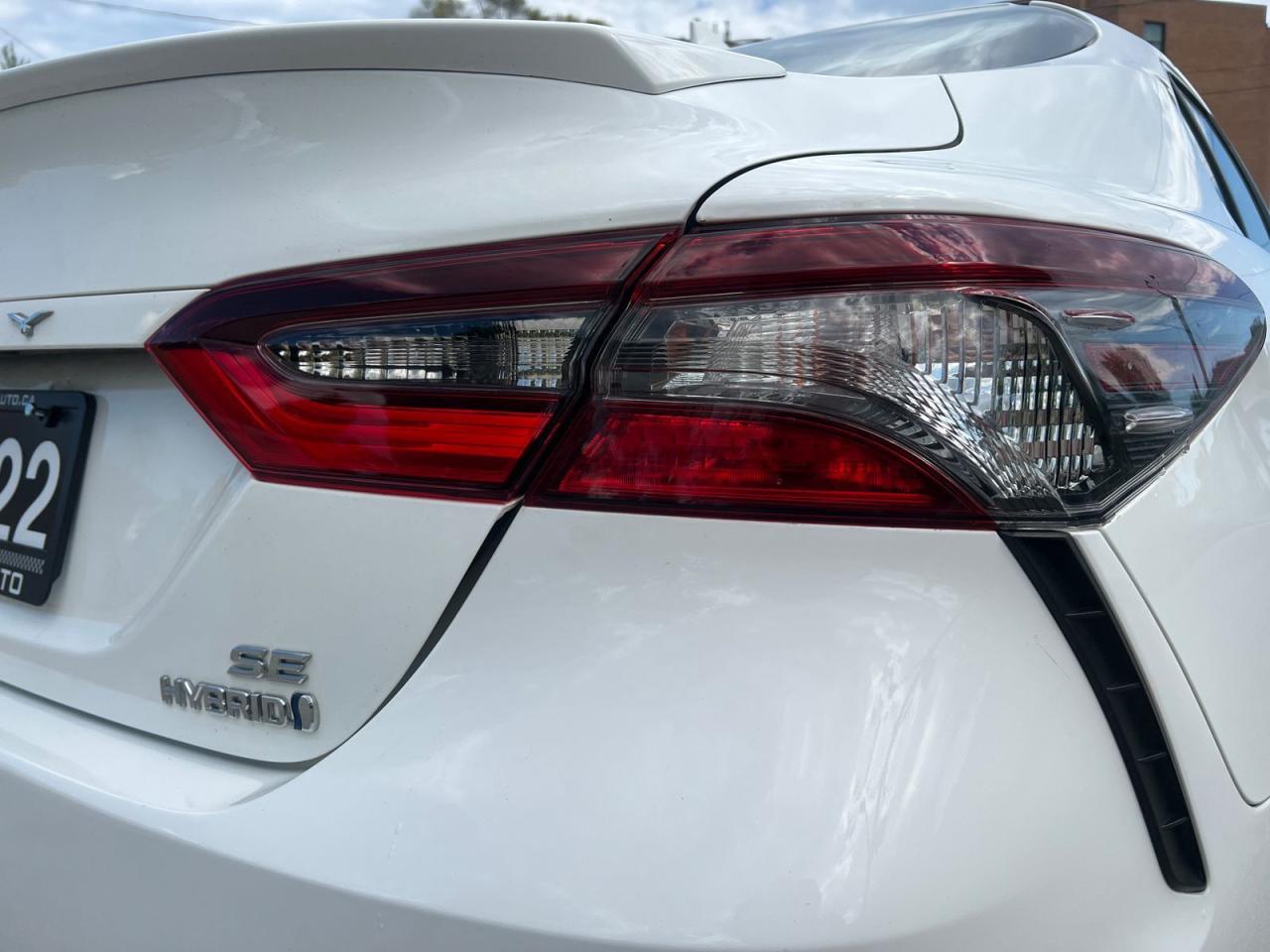 2022 Toyota Camry HYBRID SE - Photo #7