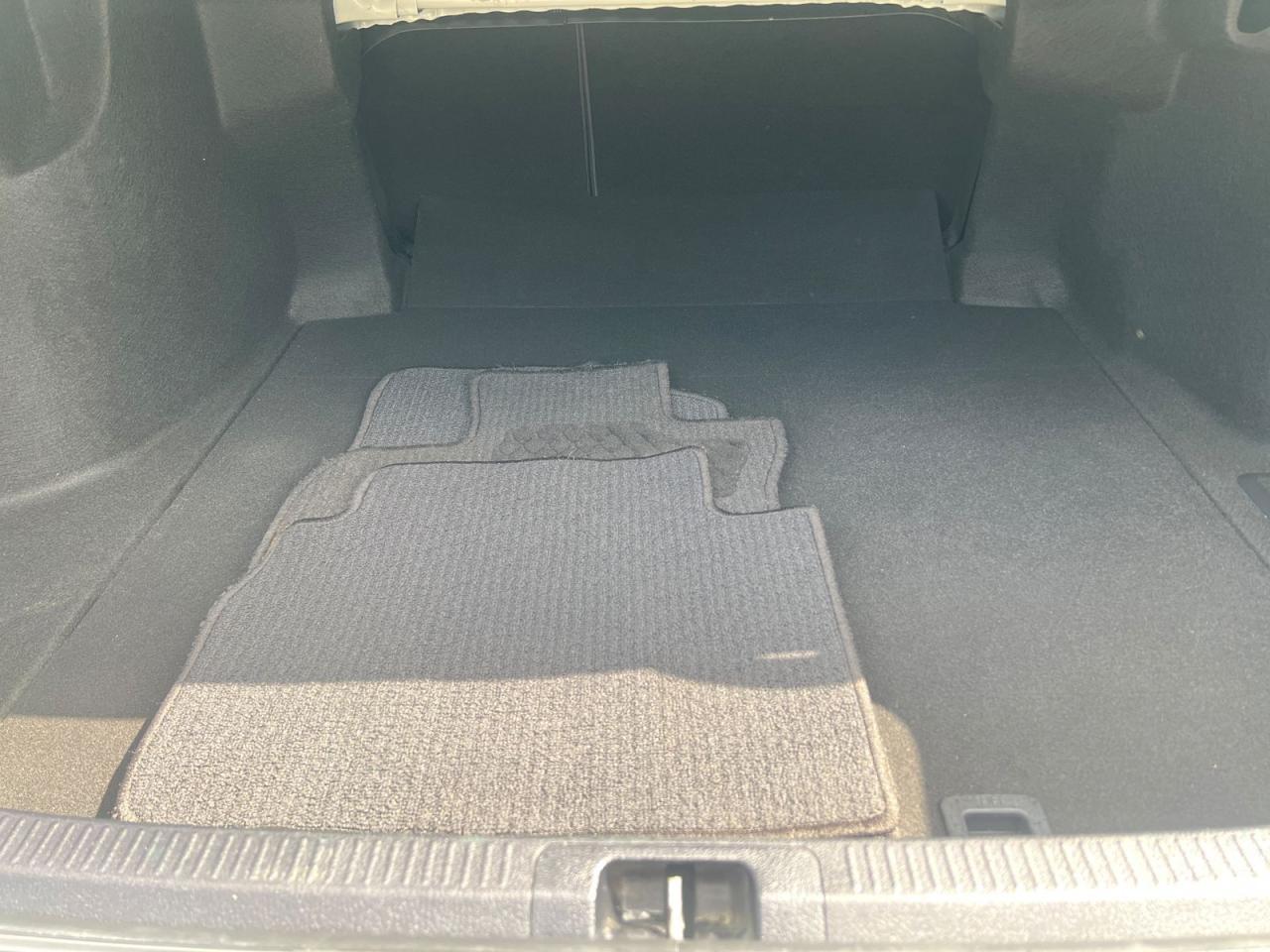 2022 Toyota Camry HYBRID SE - Photo #4