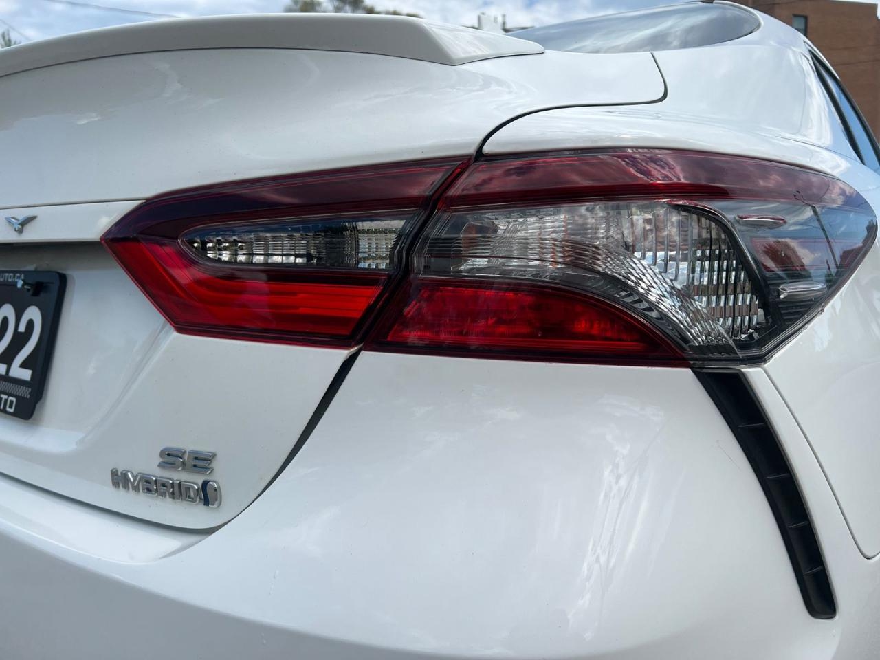 2022 Toyota Camry HYBRID SE - Photo #7