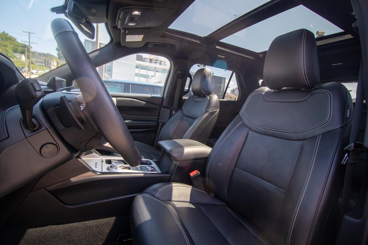 2022 Ford Explorer ST 4WD Photo5