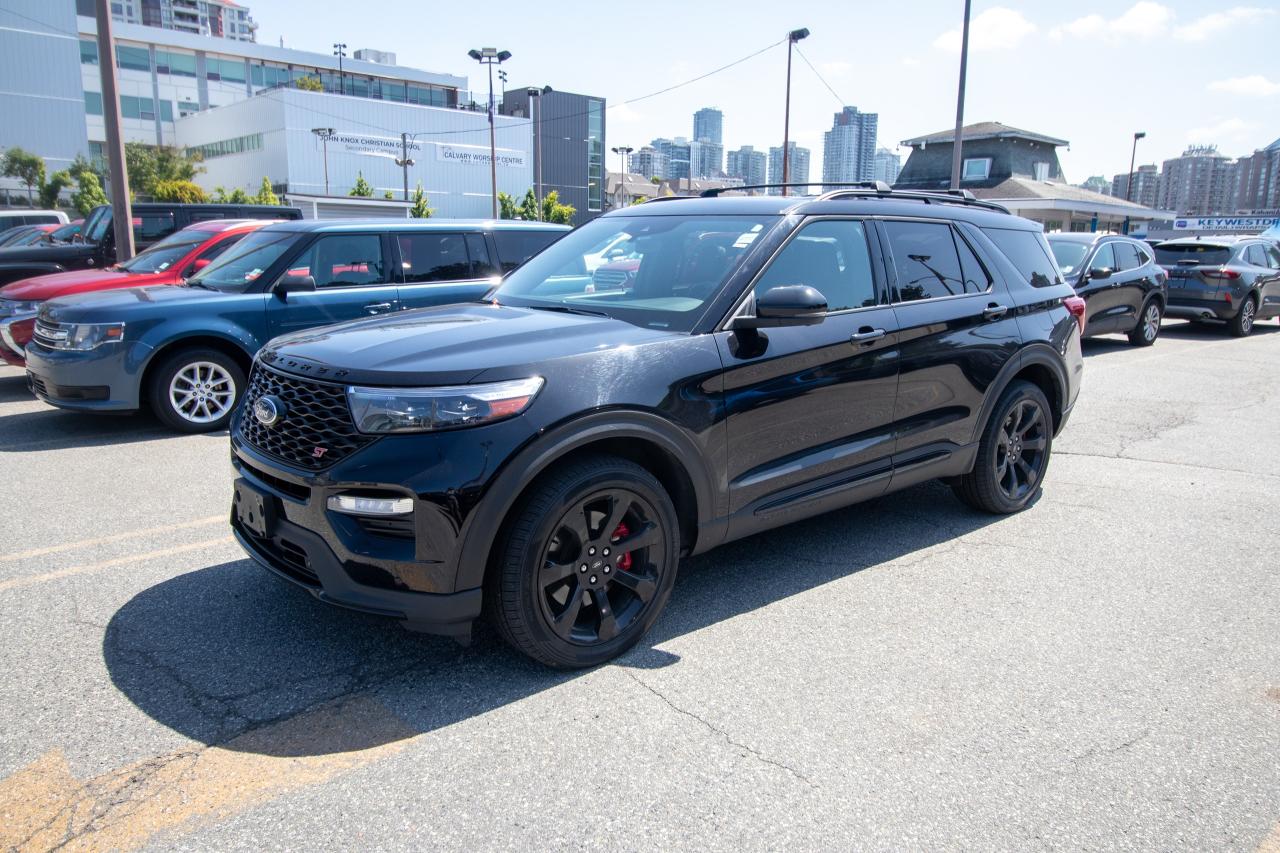 2022 Ford Explorer ST 4WD Photo2
