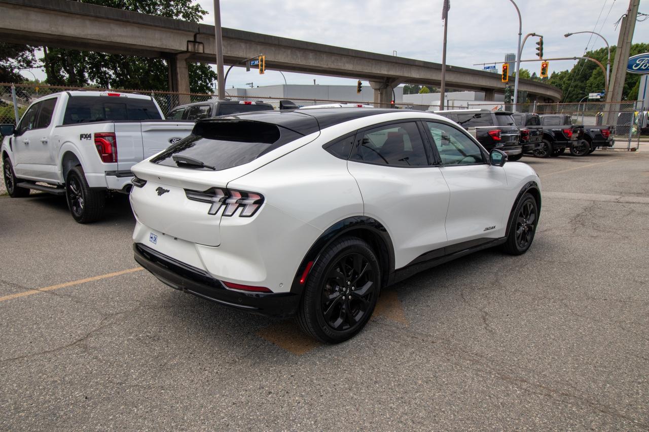 2023 Ford Mustang Mach-E Premium AWD Photo5