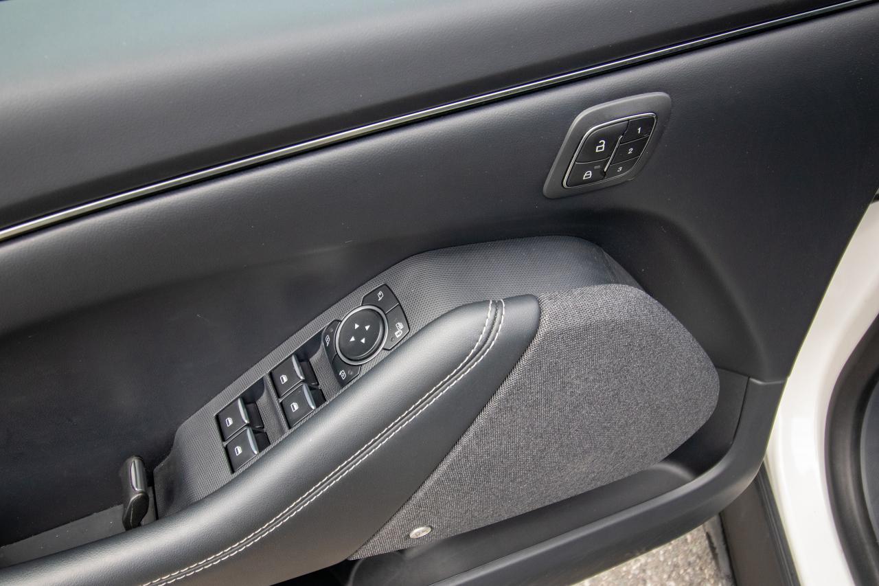 2023 Ford Mustang Mach-E Premium AWD Photo5