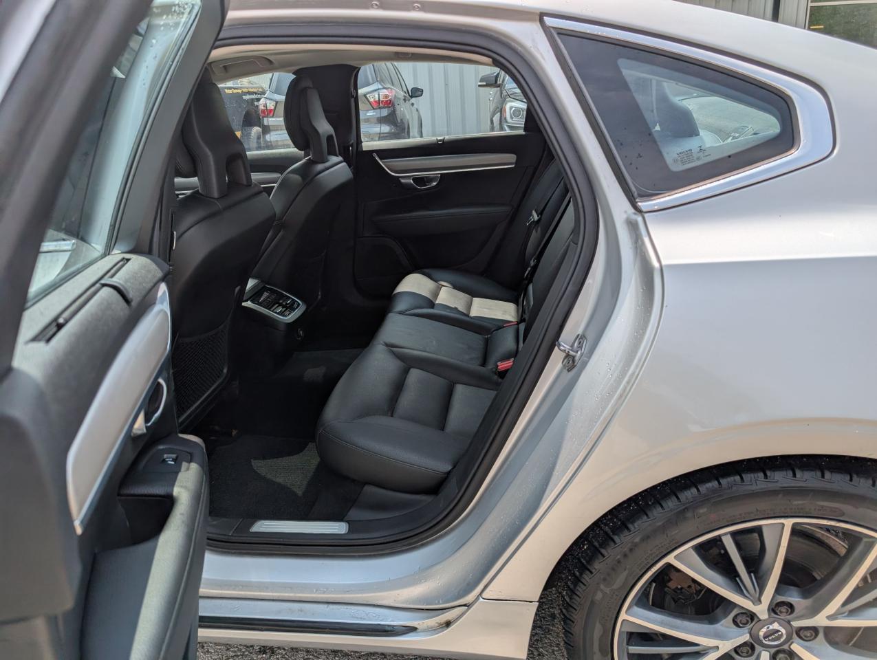 2017 Volvo S90 T6 Momentum - Photo #13