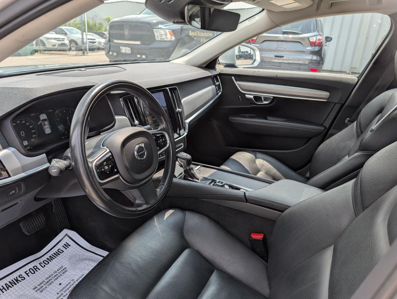 2017 Volvo S90 T6 Momentum - Photo #11