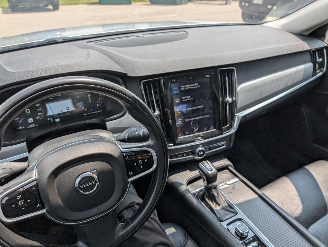 2017 Volvo S90 T6 Momentum - Photo #8