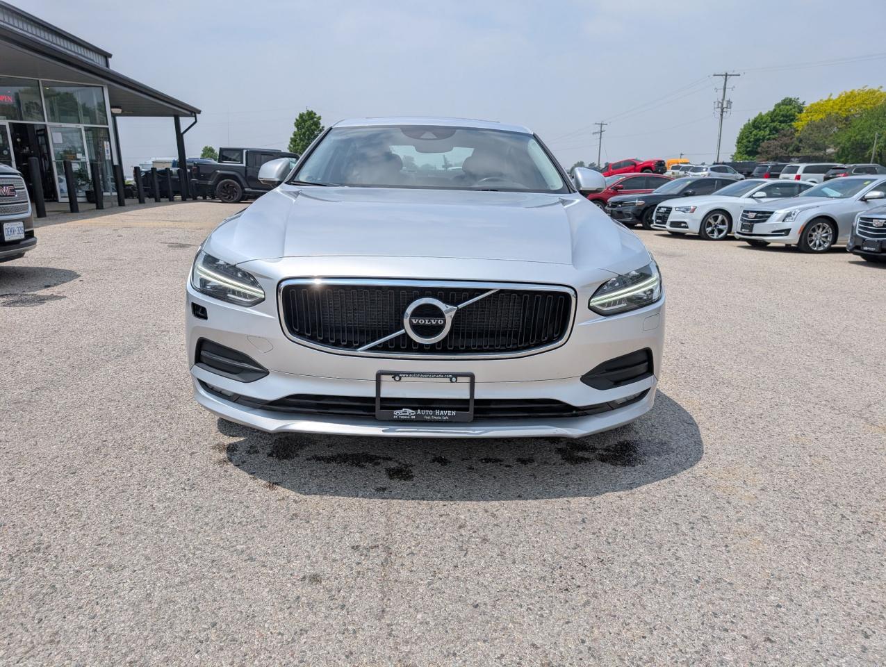 2017 Volvo S90 T6 Momentum - Photo #5
