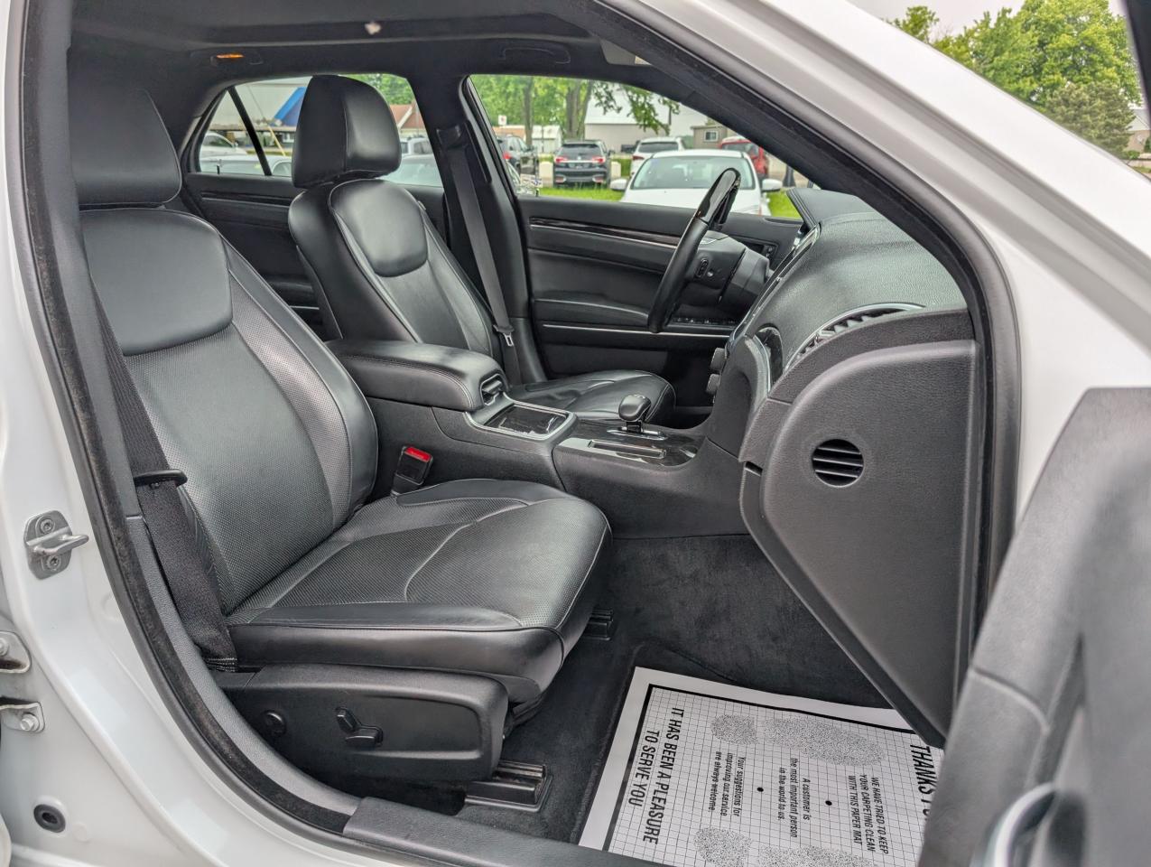 2014 Chrysler 300 300C - Photo #27