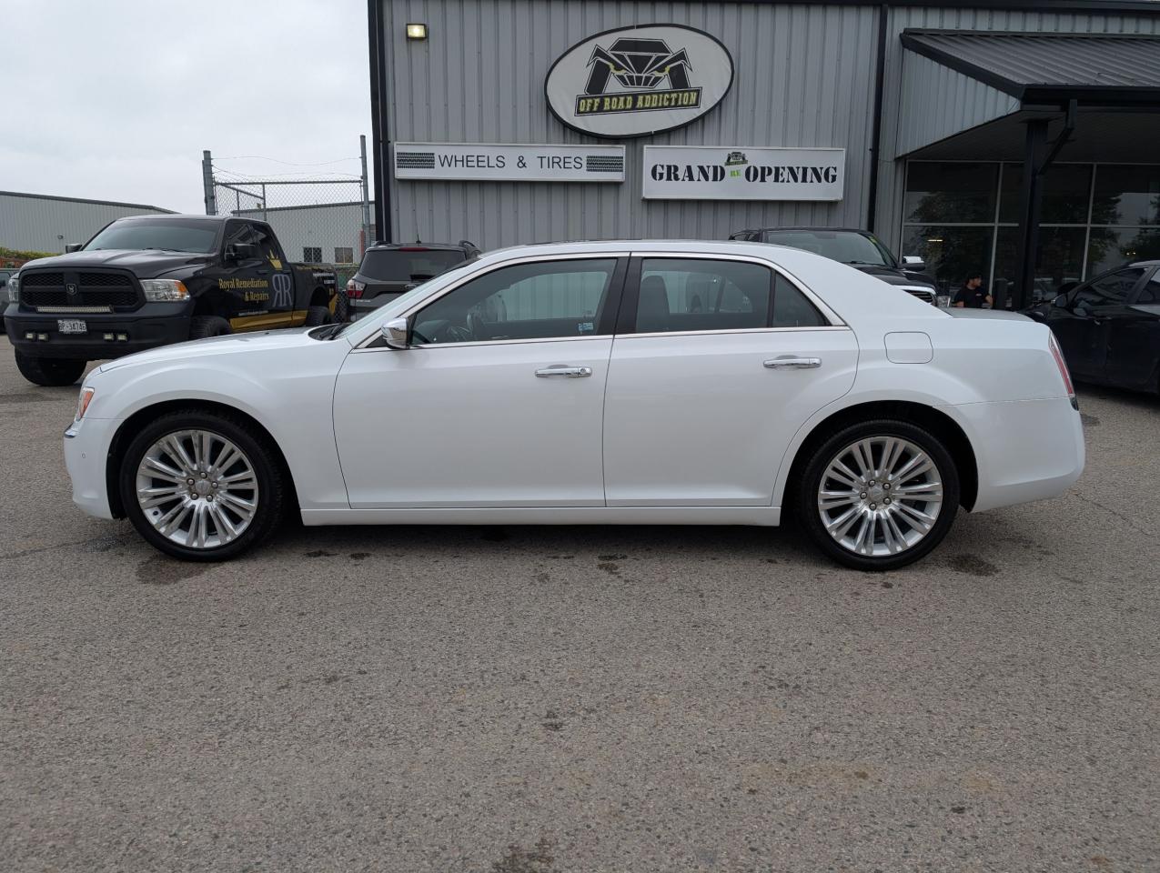 2014 Chrysler 300 300C - Photo #2