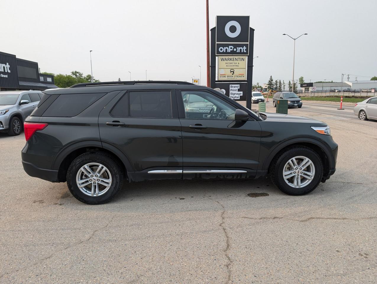2022 Ford Explorer XLT | CarPlay | Adaptive Cruise | Htd Steering - Photo #3