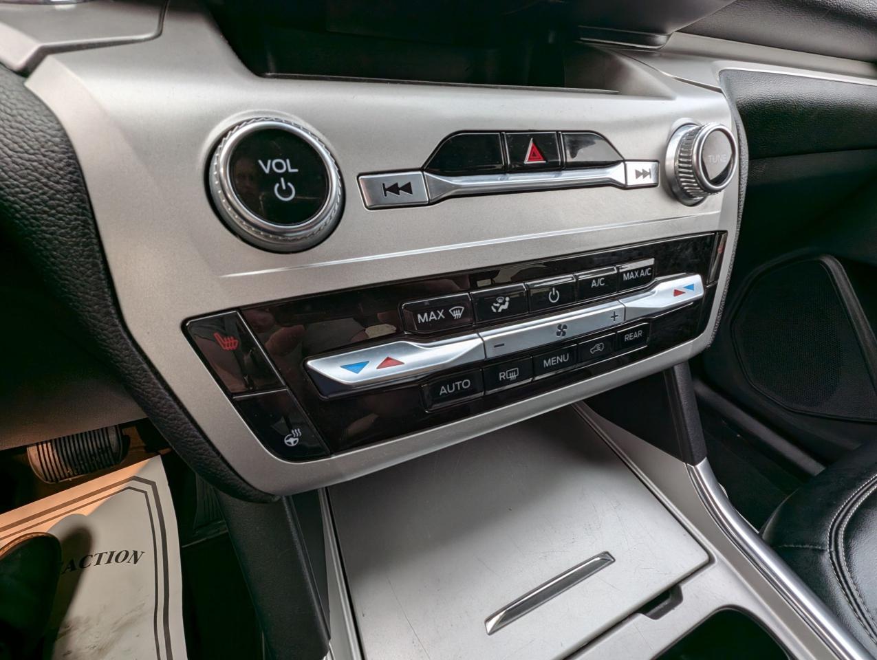 2022 Ford Explorer XLT | CarPlay | Adaptive Cruise | Htd Steering - Photo #12