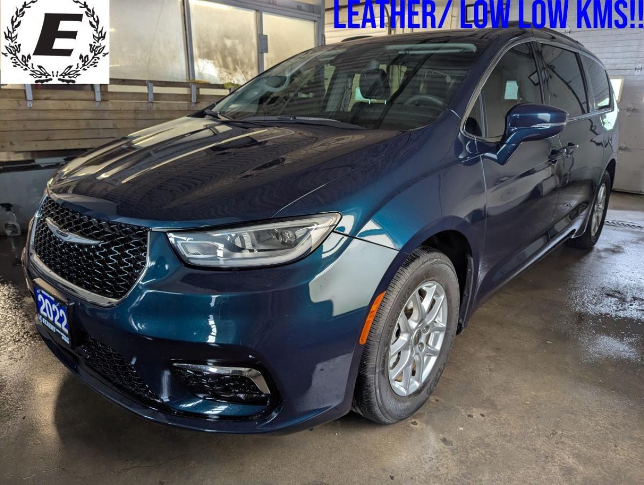Used 2022 Chrysler Pacifica Touring L  LEATHER/ LOW LOW KILOMETERS!! for sale in Barrie, ON