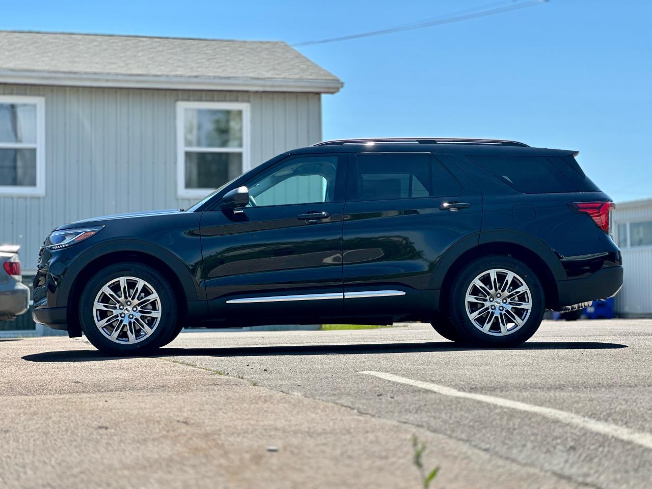 2025 Ford Explorer ACTIVE 4WD Photo