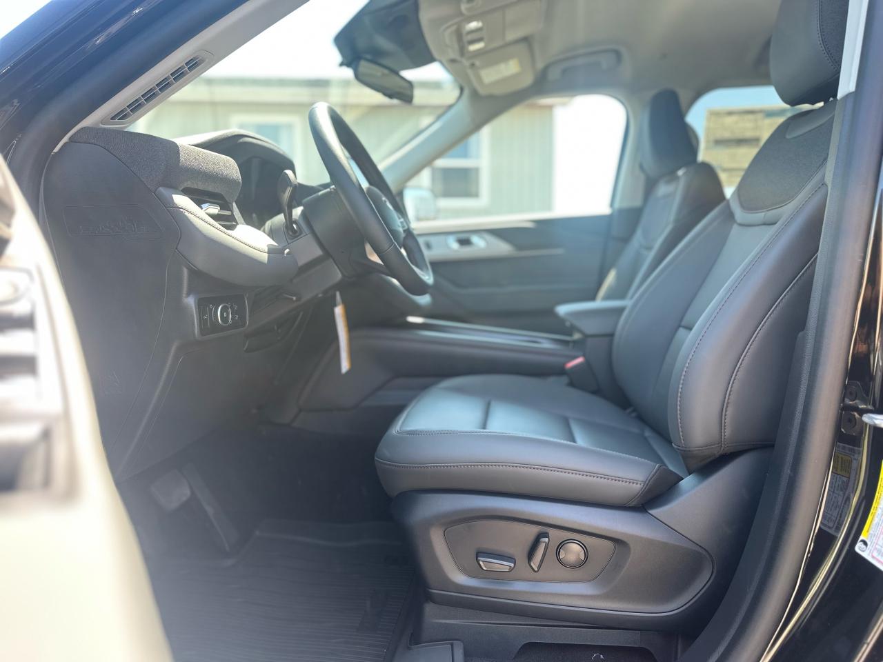 2025 Ford Explorer ACTIVE 4WD Photo5