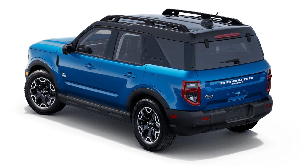 2025 Ford Bronco Sport Outer Banks 4X4 Photo1