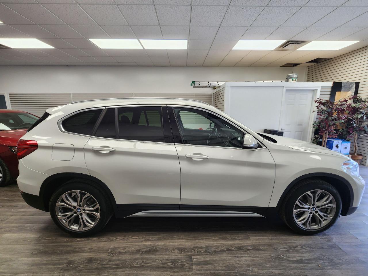 2019 BMW X1 xDrive28i  CLEAN CARFAX / NO ACCIDENTS Photo4