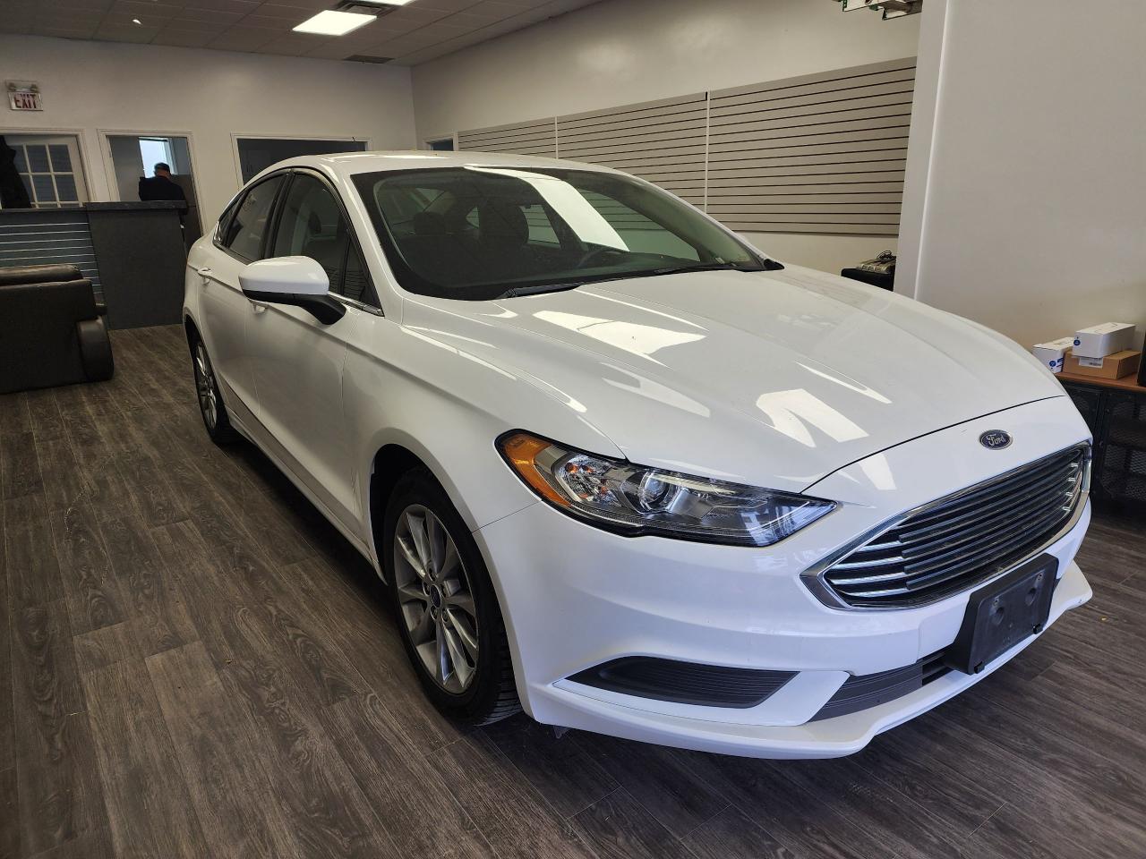 2017 Ford Fusion SE. CLEAN CARFAX / NO ACCIDENTS - Photo #3