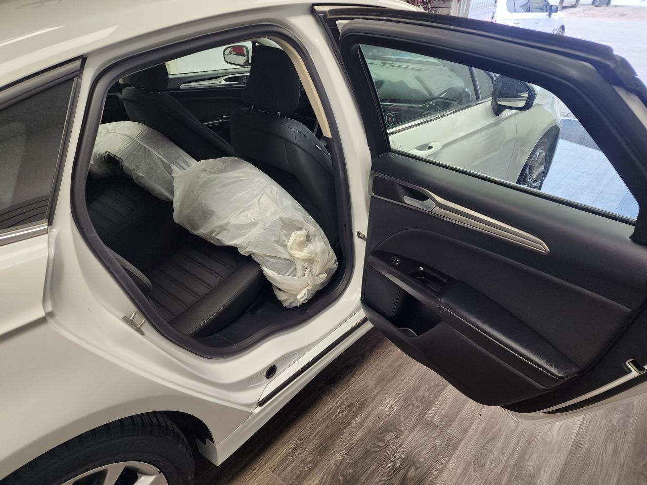 2017 Ford Fusion SE. CLEAN CARFAX / NO ACCIDENTS - Photo #12