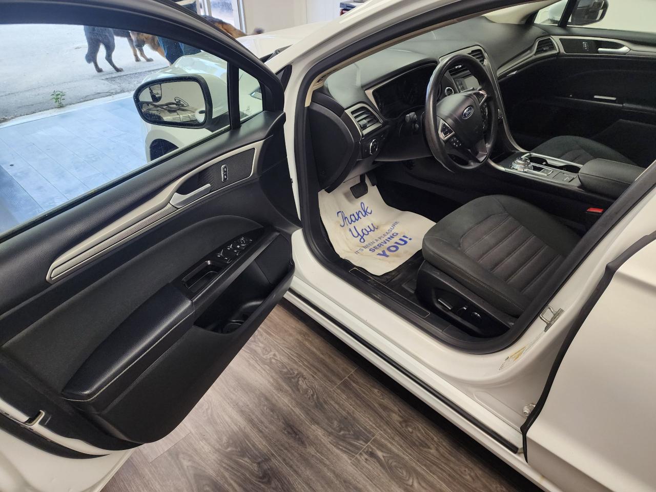 2017 Ford Fusion SE. CLEAN CARFAX / NO ACCIDENTS - Photo #14