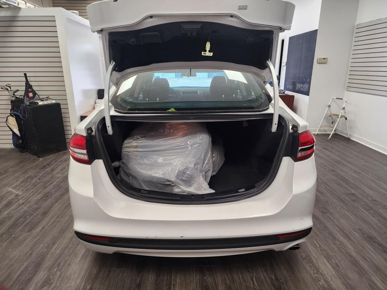 2017 Ford Fusion SE. CLEAN CARFAX / NO ACCIDENTS - Photo #9