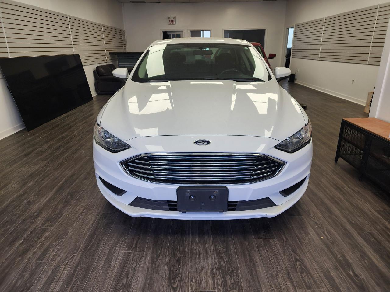 2017 Ford Fusion SE. CLEAN CARFAX / NO ACCIDENTS - Photo #2