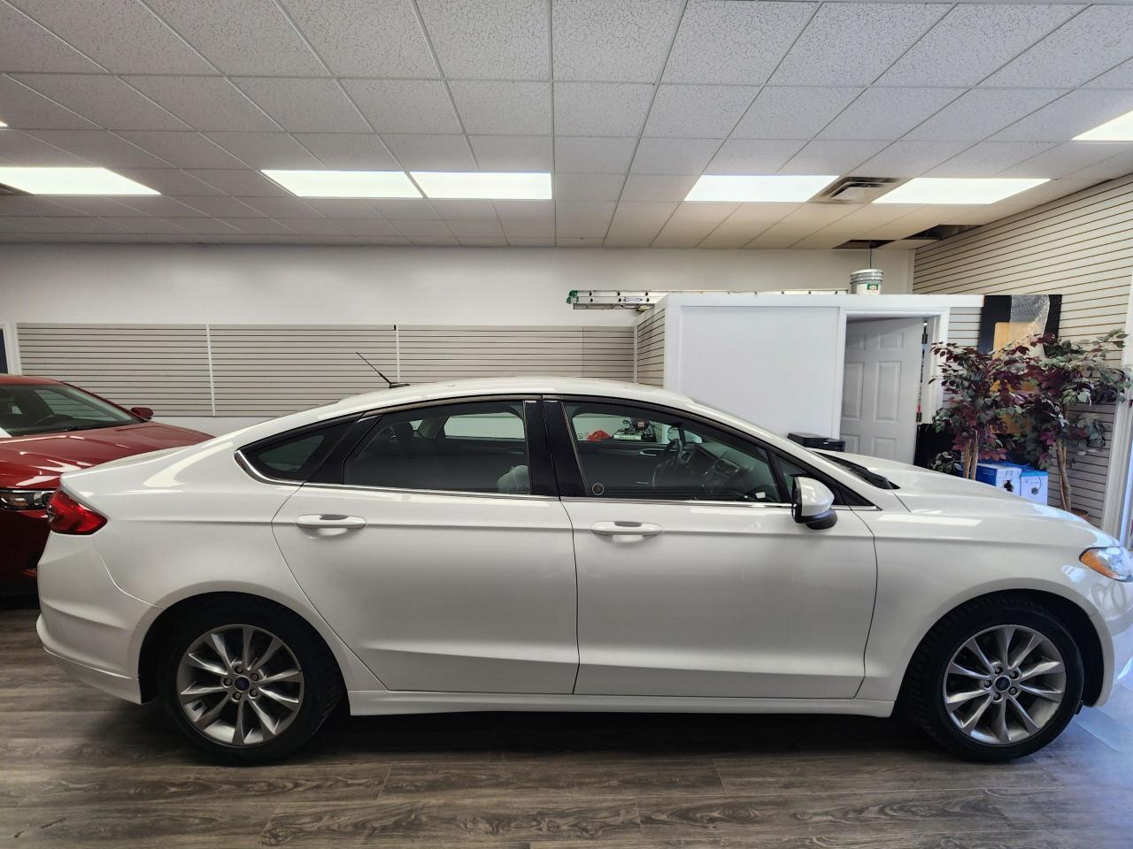 2017 Ford Fusion SE. CLEAN CARFAX / NO ACCIDENTS Photo4