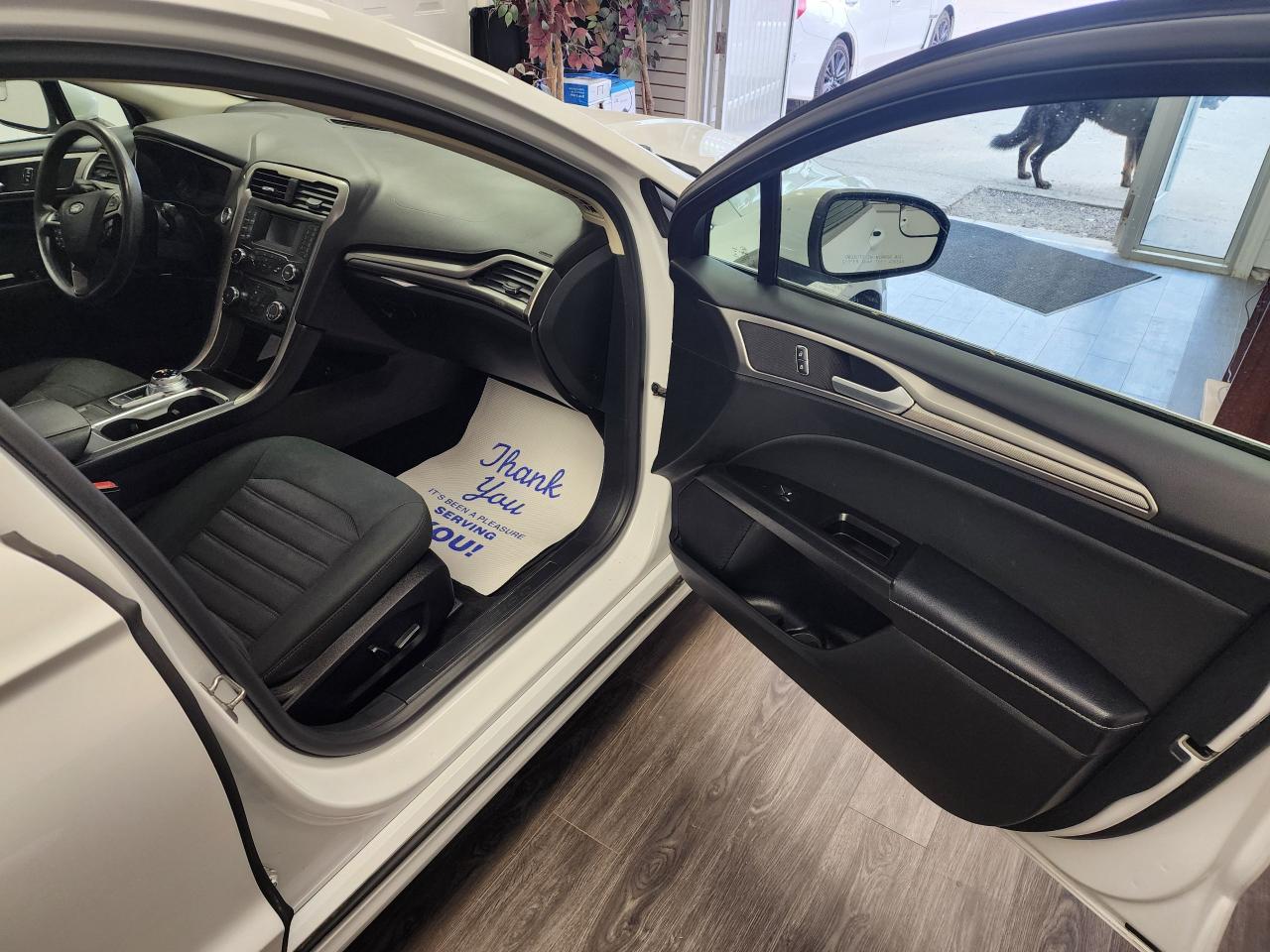 2017 Ford Fusion SE. CLEAN CARFAX / NO ACCIDENTS - Photo #13