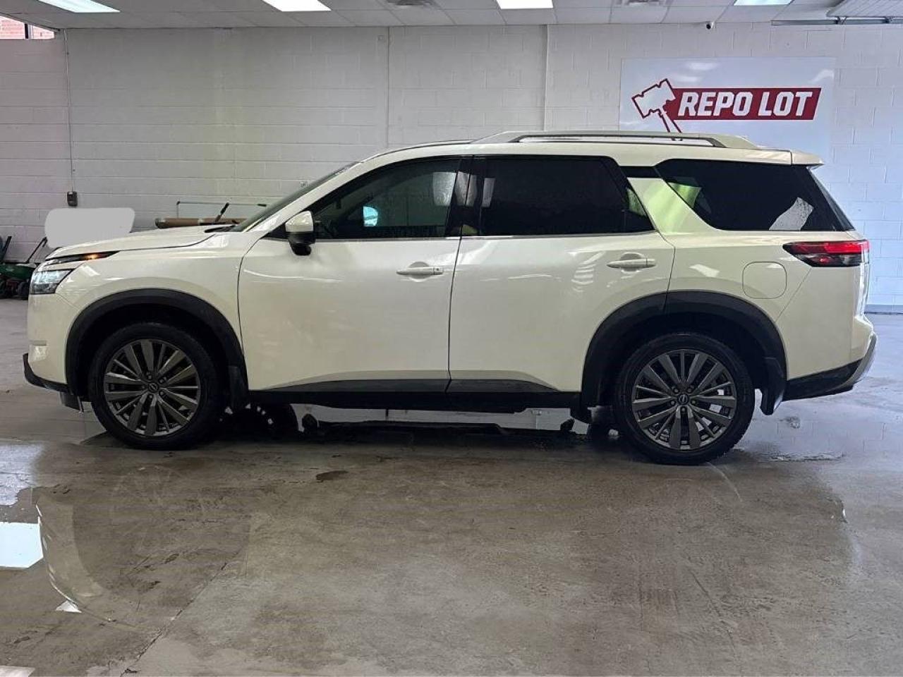 2023 Nissan Pathfinder SL