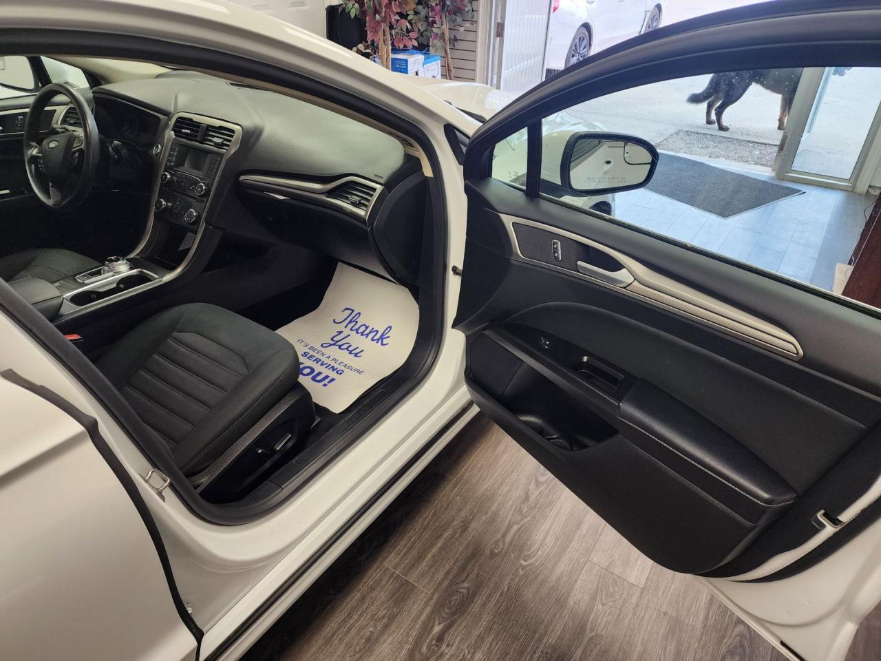 2017 Ford Fusion SE. CLEAN CARFAX / NO ACCIDENTS