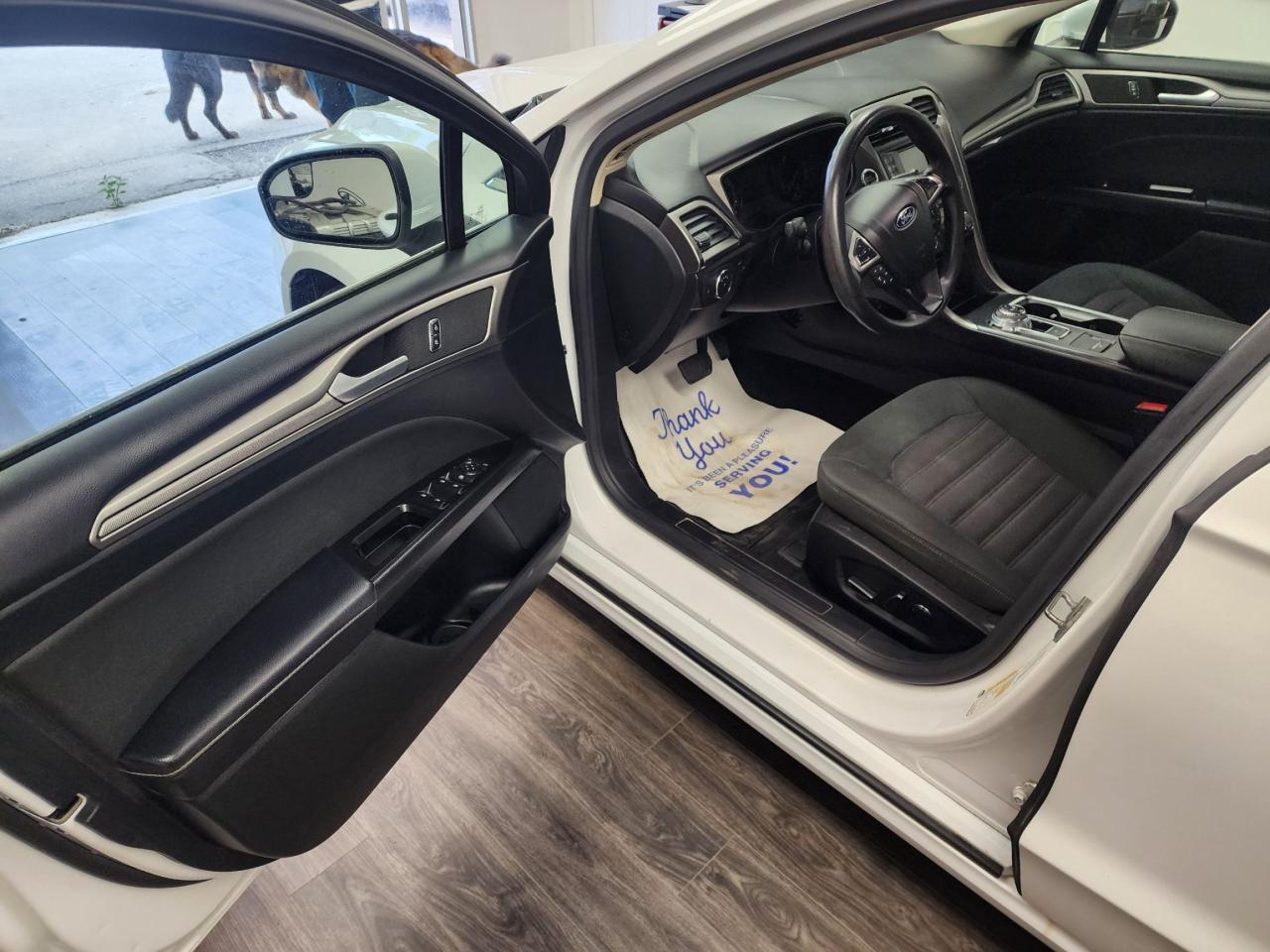 2017 Ford Fusion SE. CLEAN CARFAX / NO ACCIDENTS
