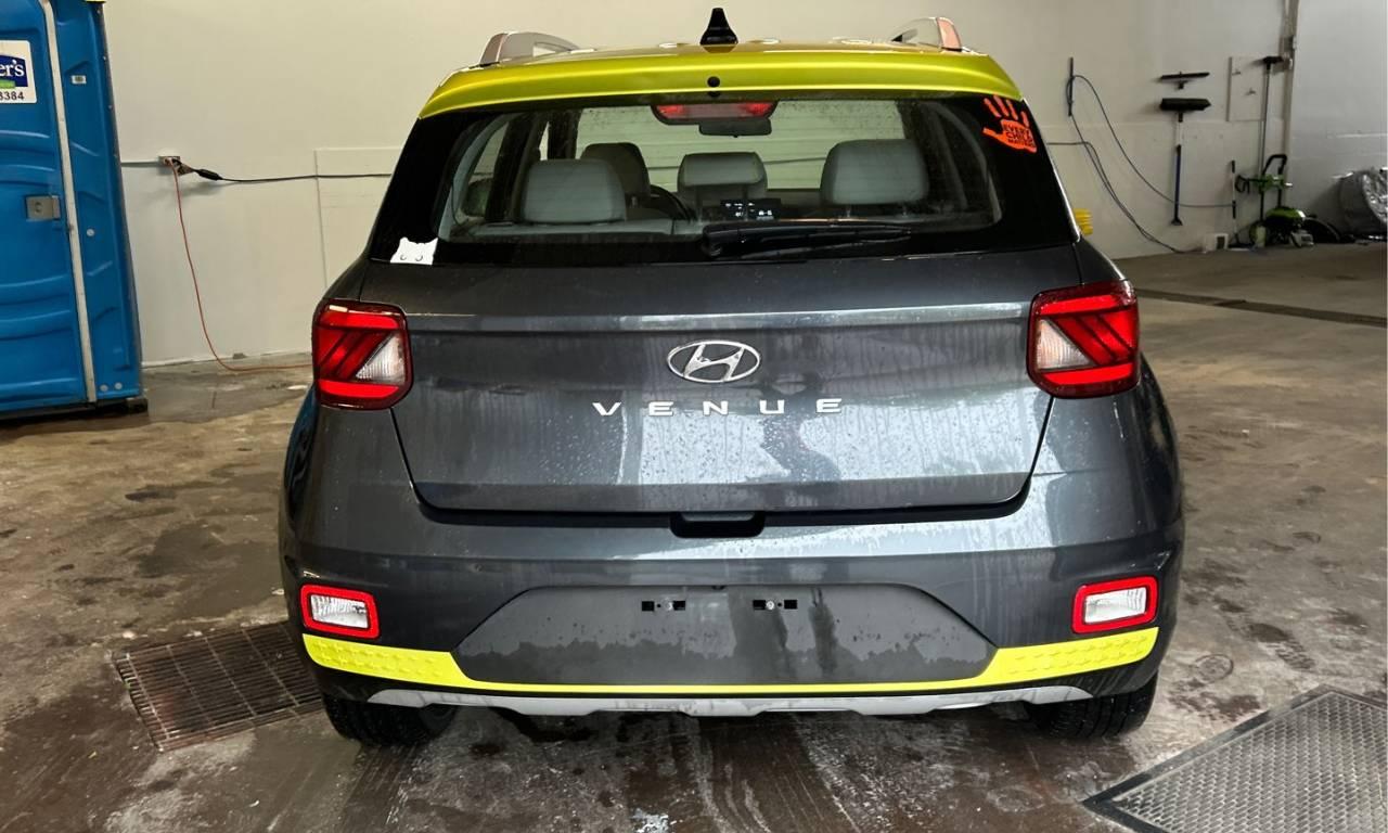 2021 Hyundai Venue Trend IVT w/Urban Pkg/Grey-Lime Interior - Photo #4