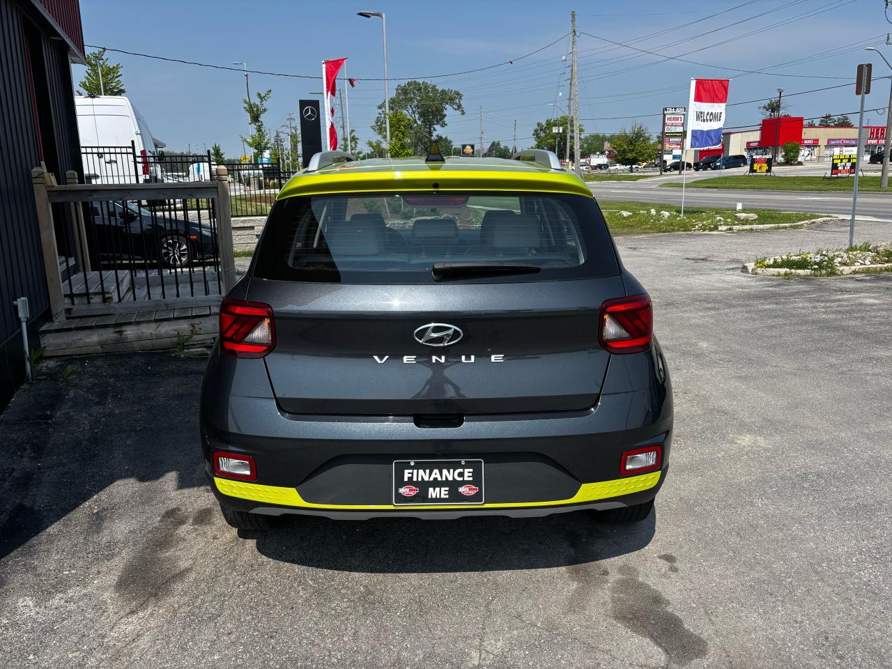 2021 Hyundai Venue Trend IVT w/Urban Pkg/Grey-Lime Interior - Photo #4