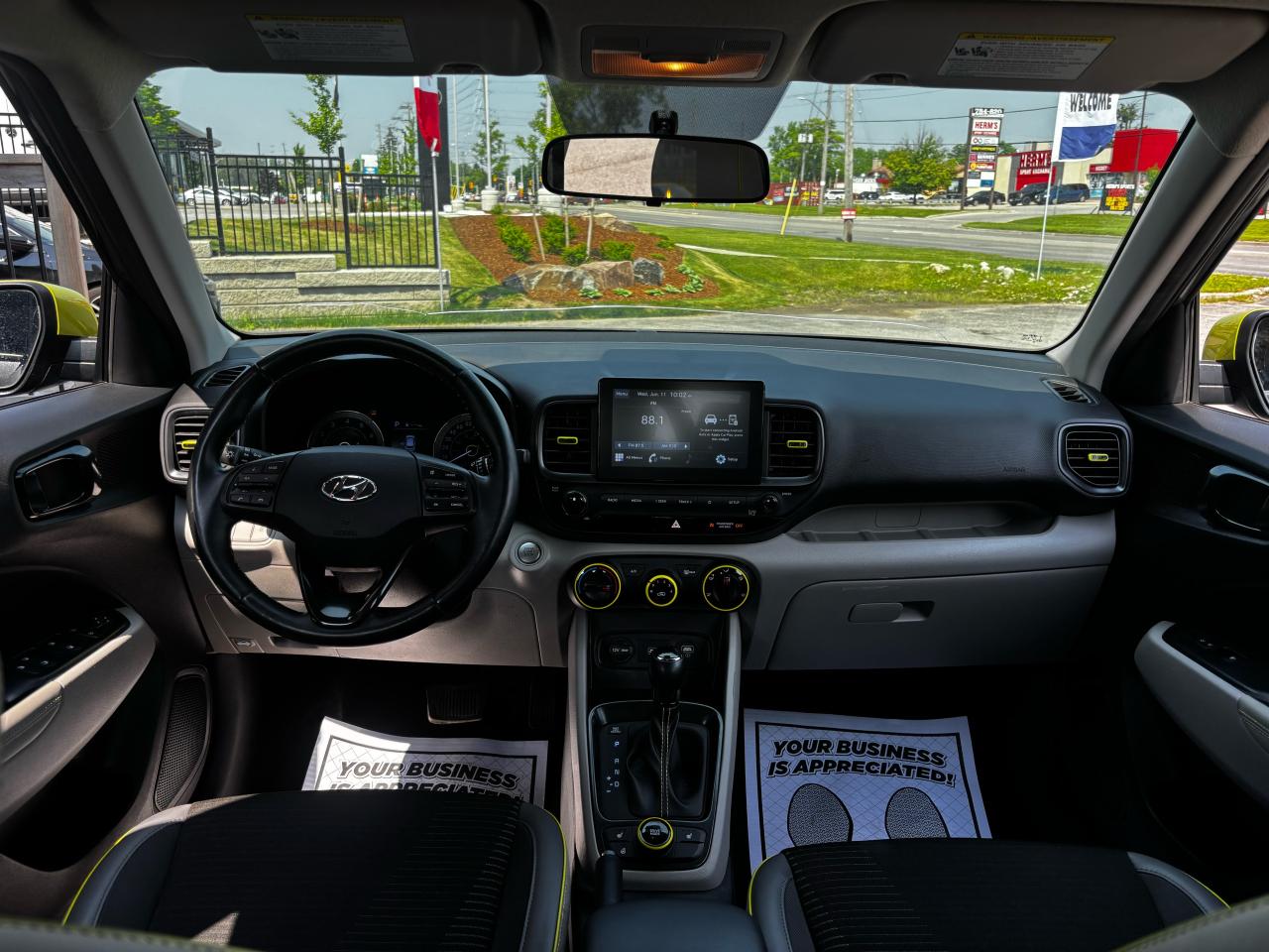 2021 Hyundai Venue Trend IVT w/Urban Pkg/Grey-Lime Interior - Photo #6
