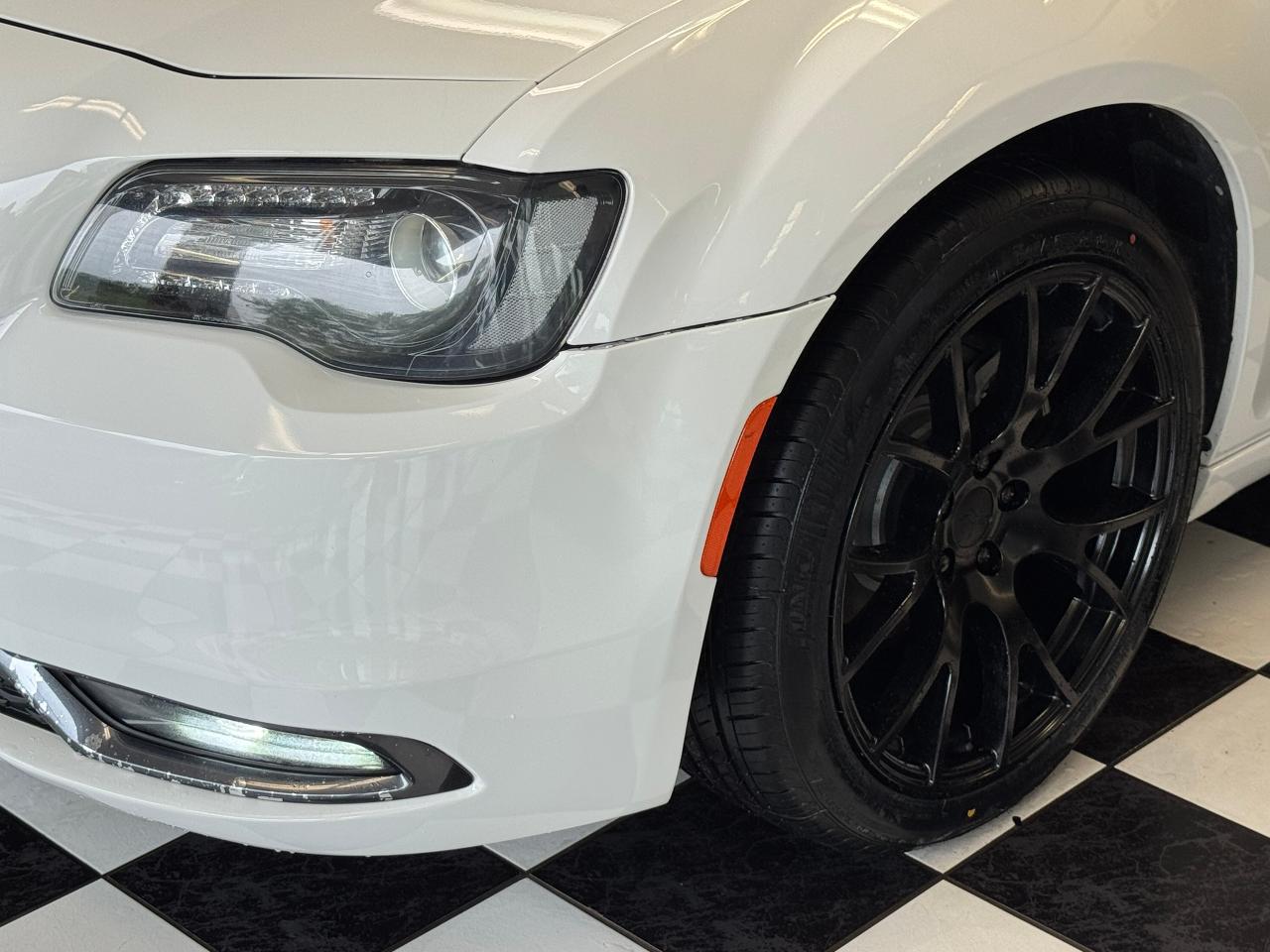 2019 Chrysler 300 300S+New Brakes+Tires+Alloy+ApplePlay+Remote Start Photo95