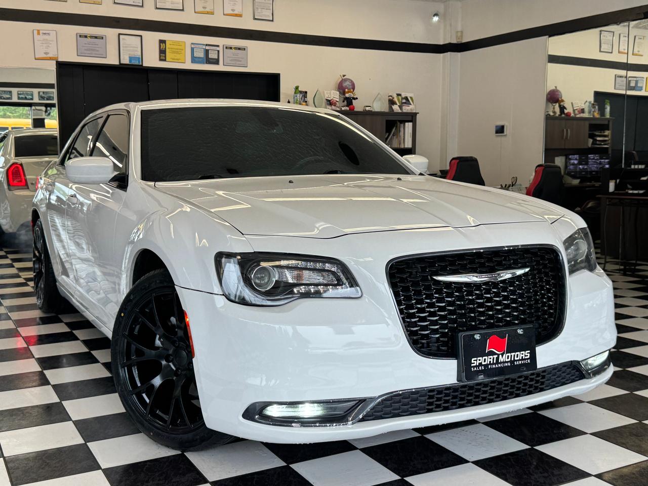 2019 Chrysler 300 300S+New Brakes+Tires+Alloy+ApplePlay+Remote Start Photo75