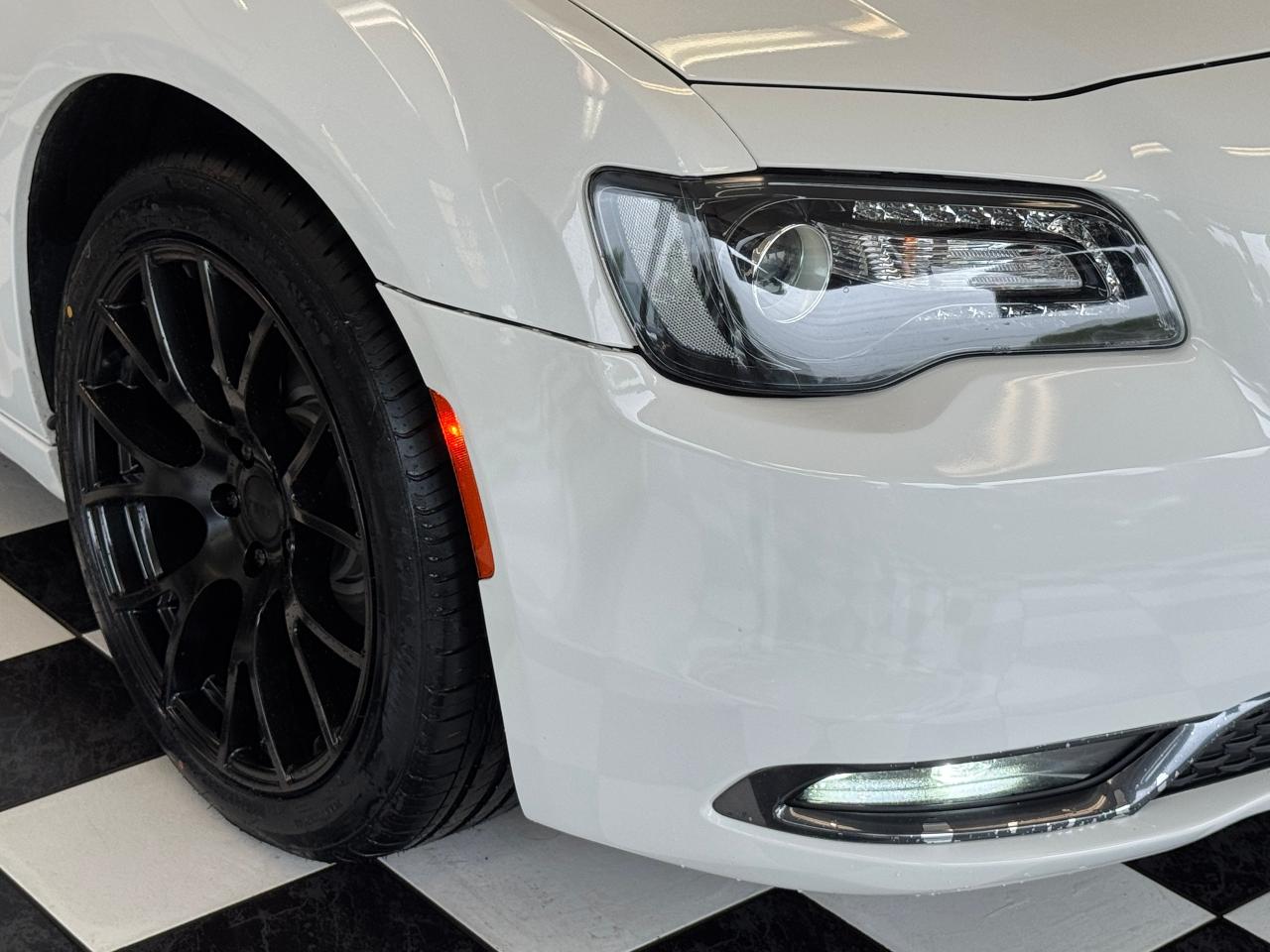 2019 Chrysler 300 300S+New Brakes+Tires+Alloy+ApplePlay+Remote Start Photo94