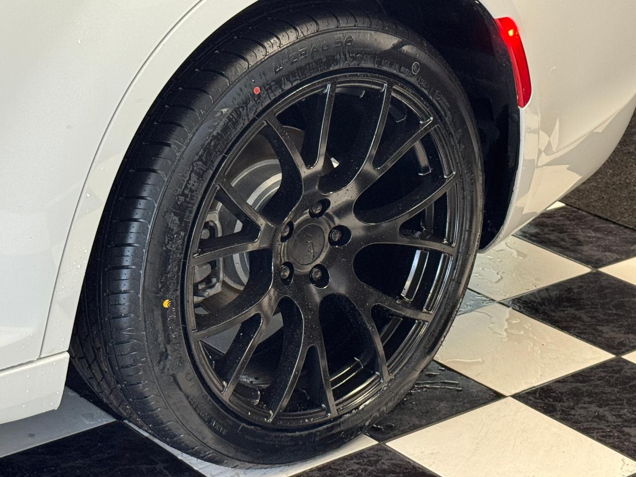 2019 Chrysler 300 300S+New Brakes+Tires+Alloy+ApplePlay+Remote Start Photo110