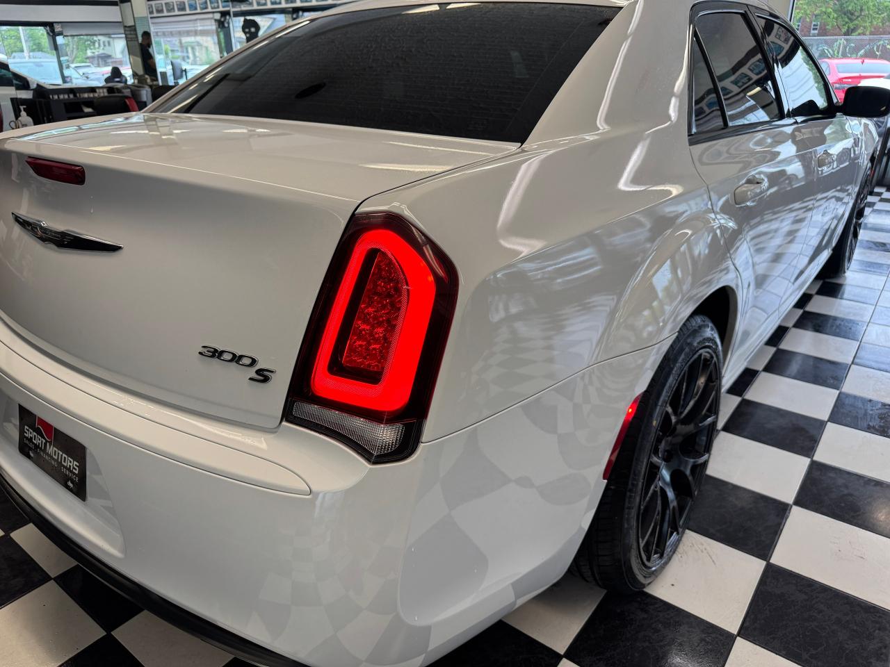 2019 Chrysler 300 300S+New Brakes+Tires+Alloy+ApplePlay+Remote Start Photo97