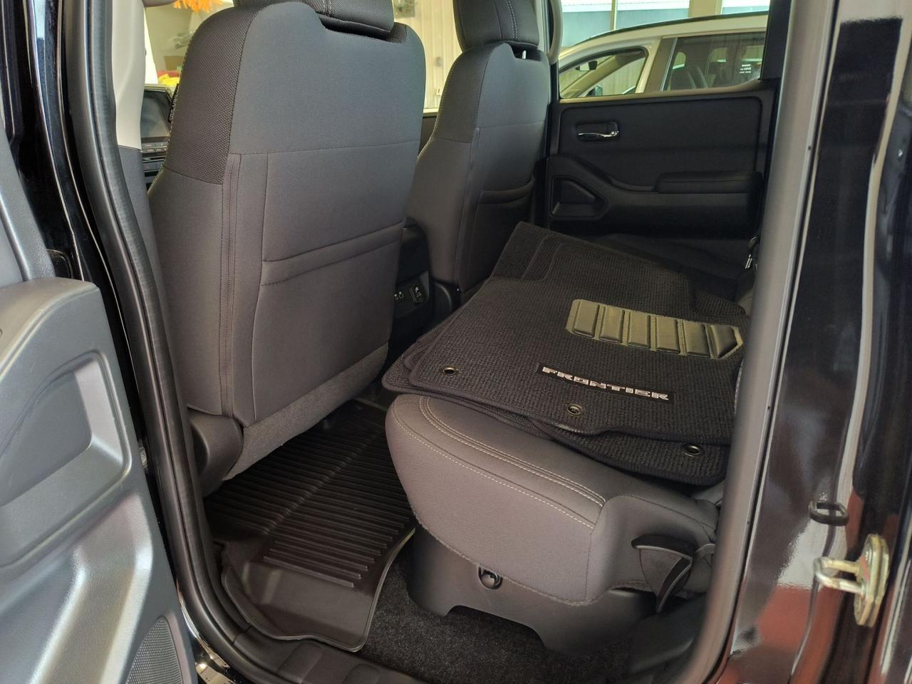 2022 Nissan Frontier SV Photo