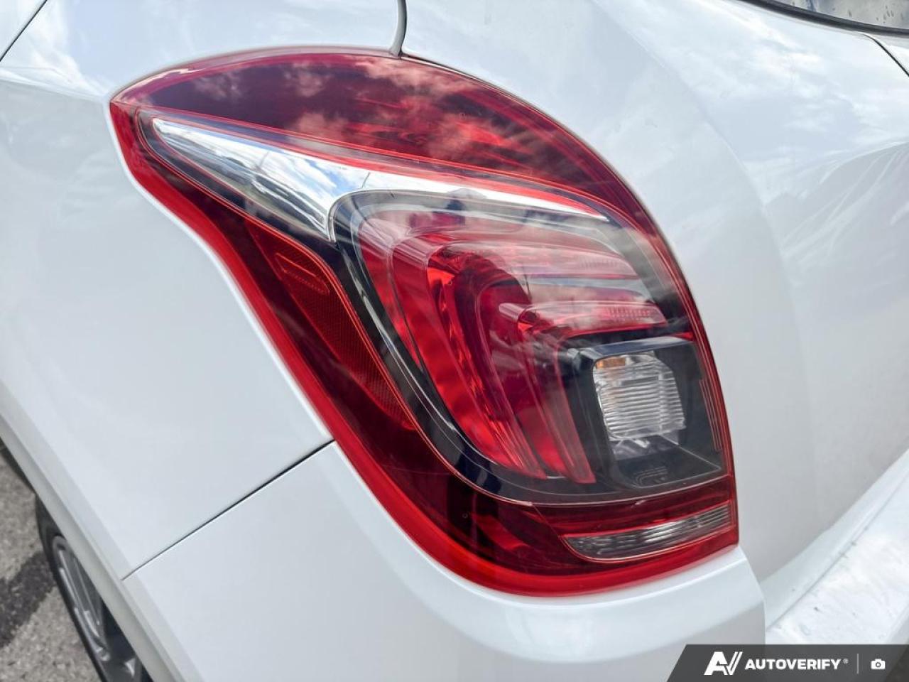 2019 Buick Encore SPORT TOURING / AWD / NO ACCIDENTS / SUNROOF / NAV Photo