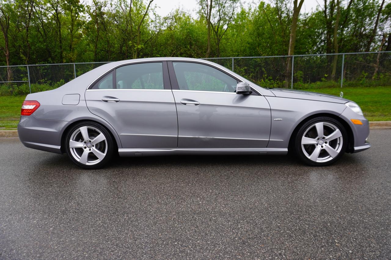 2011 Mercedes-Benz E-Class 1 OWNER / NO ACCIDENTS / STUNNING COMBO / 4MATIC Photo4