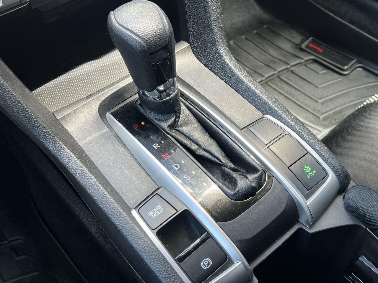 2018 Honda Civic LX APPLE CARPLAY/ANDROID AUTO, BACK UP CAM, HEATED SEATS, CRUISE CONTROL!! Photo