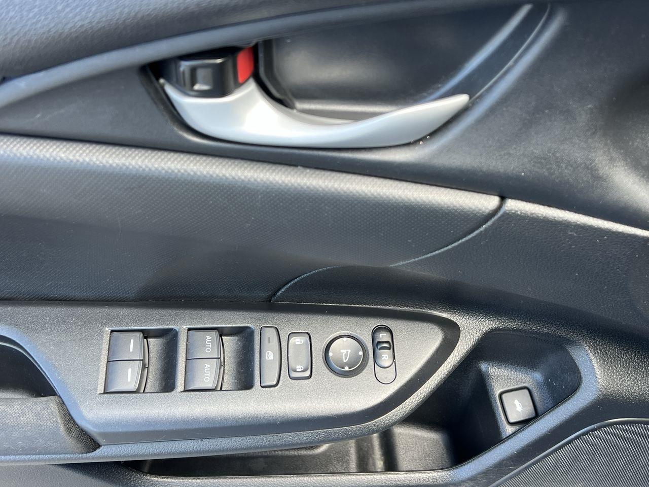 2018 Honda Civic LX APPLE CARPLAY/ANDROID AUTO, BACK UP CAM, HEATED SEATS, CRUISE CONTROL!! Photo