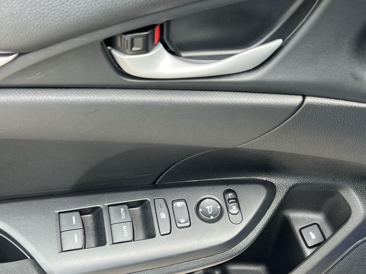 2018 Honda Civic LX APPLE CARPLAY/ANDROID AUTO, BACK UP CAM, HEATED SEATS, CRUISE CONTROL!! Photo